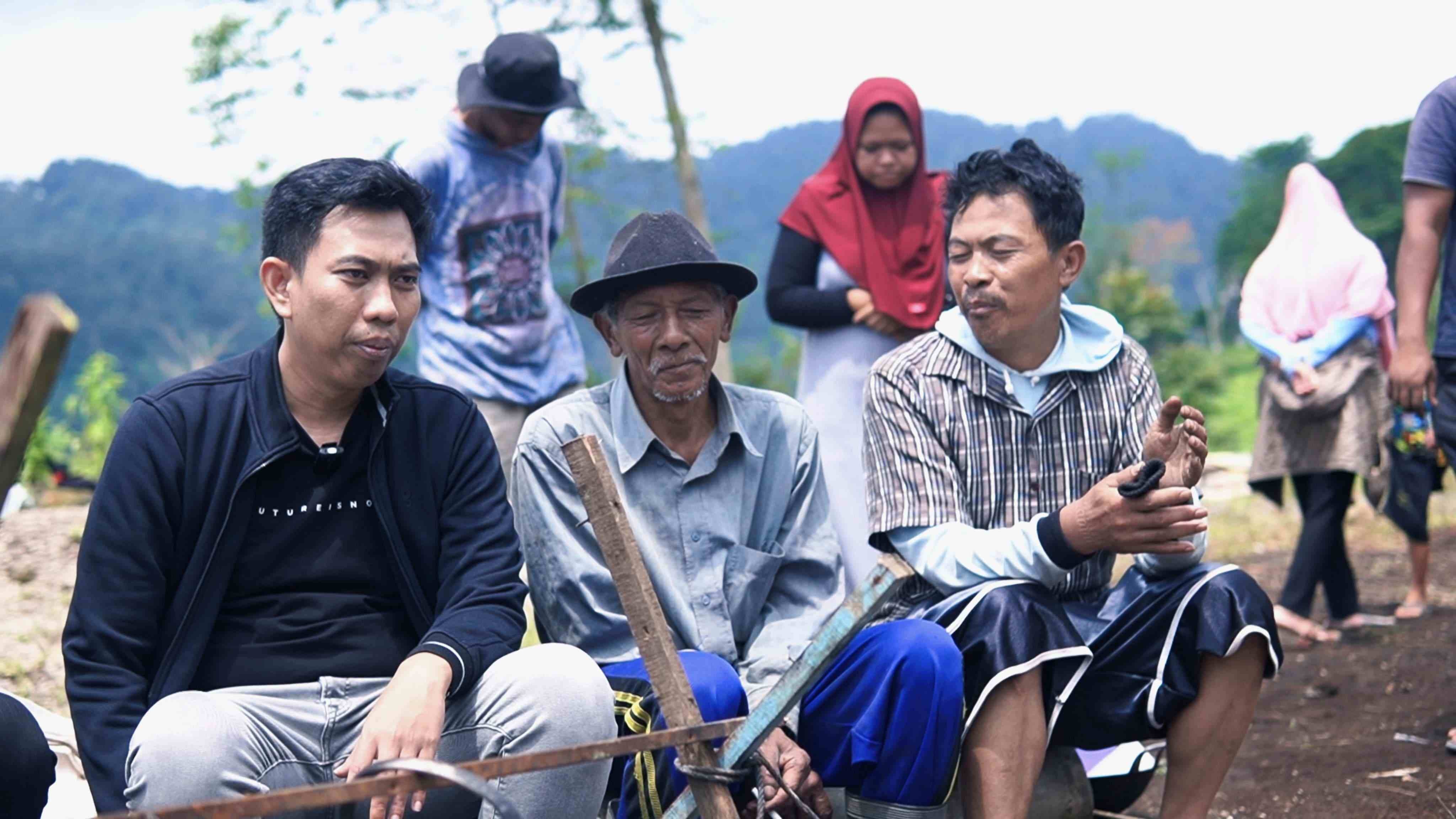 Dewan NasDem Subang Kunjungi Pedagang Terdampak Penertiban di Ciater, Minta Pemprov Segera Relokasi