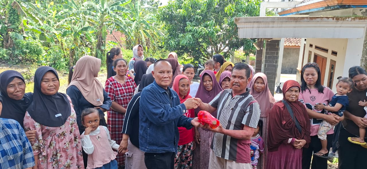 PERINGATI HARDIKNAS H.A KOSIM BERBAGI DAN MENYAPA WARGA CIGEBANG